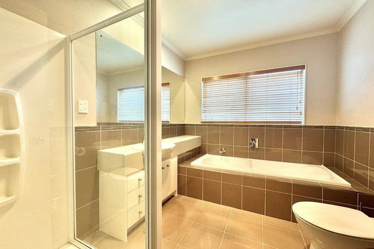 Photo of property in 54 Stranraer Crescent, Wattle Downs, Auckland, 2103