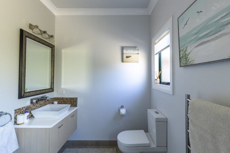 Photo of property in 128 Wairau Road, Oakura, 4314