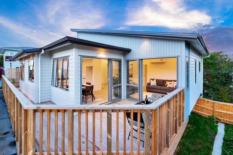 Photo of property in 1a Greville Road, Pinehill, Auckland, 0632