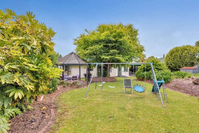 Photo of property in 21 Capricorn Place, Kawaha Point, Rotorua, 3010