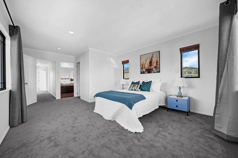 Photo of property in 26 Thornbury Crescent, East Tamaki Heights, Auckland, 2016