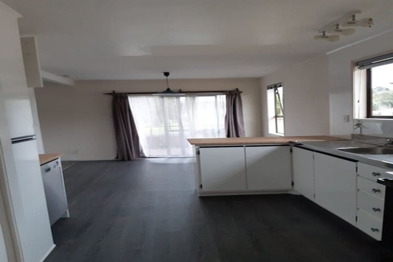 Photo of property in 11 Lyren Place, Half Moon Bay, Auckland, 2012