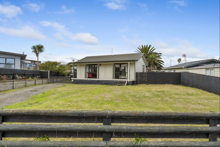 Photo of property in 27 Ruanui Street, Himatangi Beach, Foxton, 4891