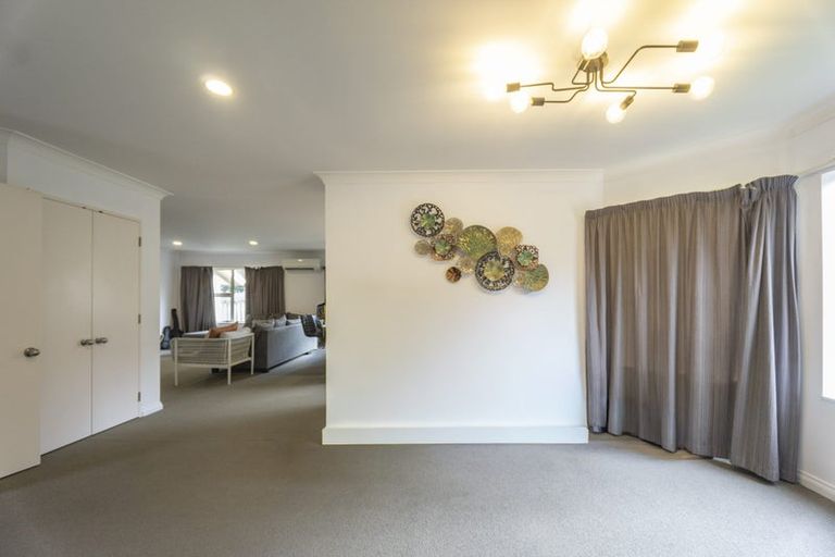 Photo of property in 9 Burleigh Place, Rototuna, Hamilton, 3210