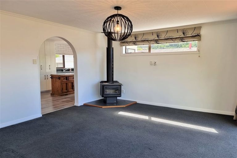 Photo of property in 21 Oxford Street, Picton, 7220