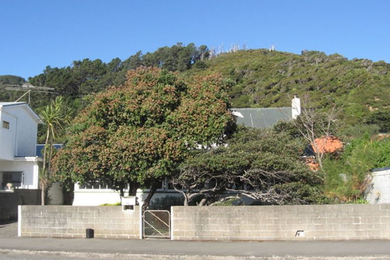 Photo of property in 55 Marine Parade, Eastbourne, Lower Hutt, 5013
