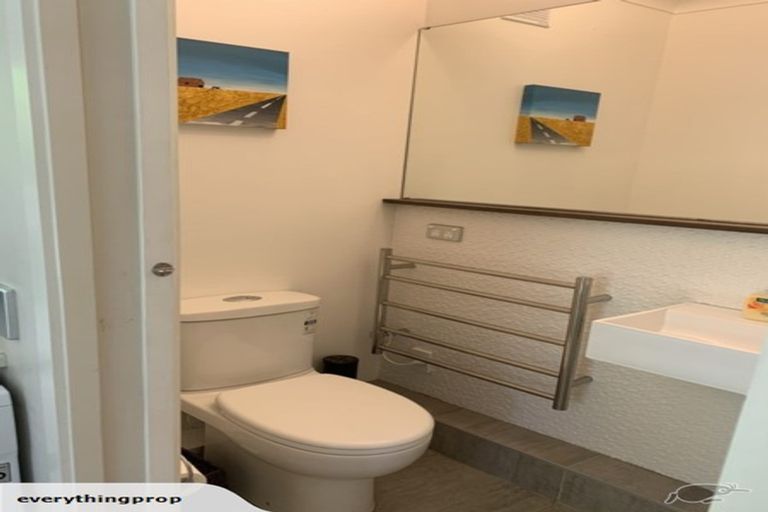Photo of property in 83 Dignan Street, Point Chevalier, Auckland, 1022