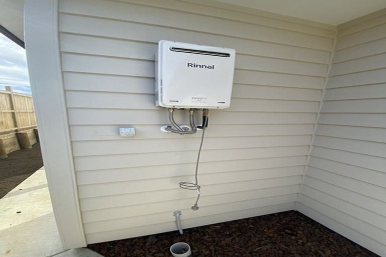 Photo of property in 17 James Elliot Way, Pokeno, 2402