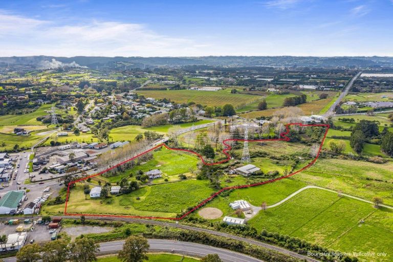 Photo of property in 7 Main Road, Kumeu, 0810