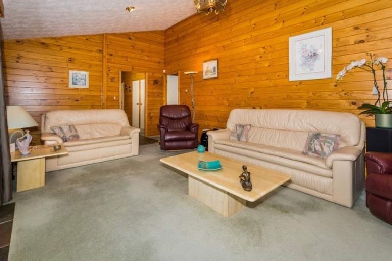 Photo of property in 100 Nigel Road, Browns Bay, Auckland, 0630