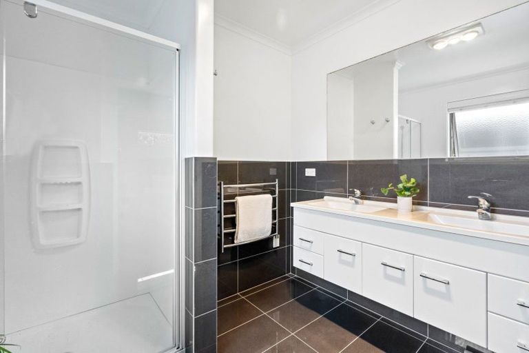 Photo of property in 25 Waitemata Drive, One Tree Point, 0118