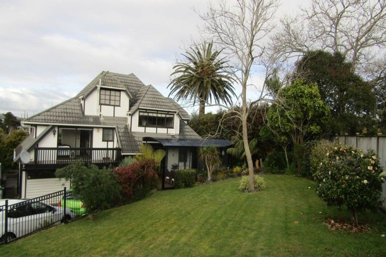 Photo of property in 5a Paparoa Road, Cockle Bay, Auckland, 2014