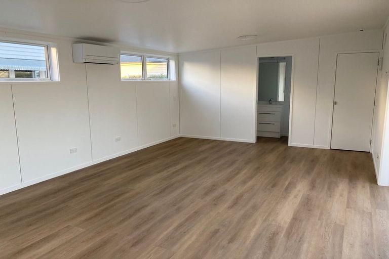 Photo of property in 50 Dignan Street, Point Chevalier, Auckland, 1022
