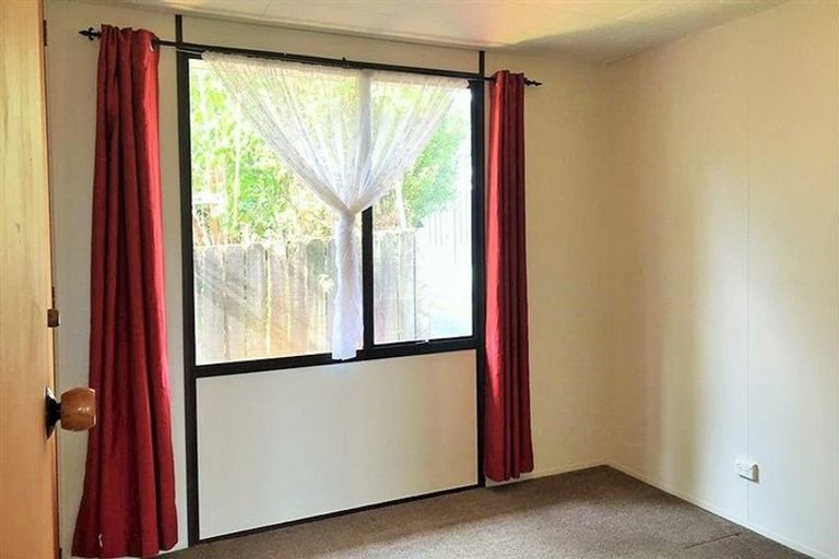 Photo of property in 2/11 Kahikatea Place, Ranui, Auckland, 0612