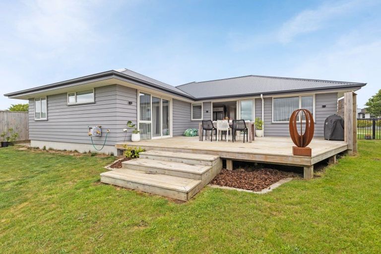 Photo of property in 1 Gibraltar Way, Fitzherbert, Palmerston North, 4410
