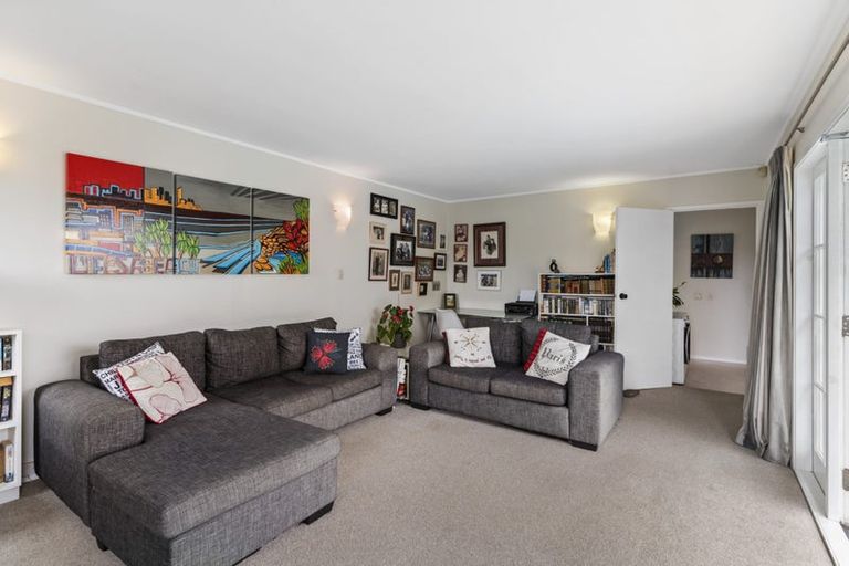 Photo of property in 85 Glenmore Road, Sunnyhills, Auckland, 2010