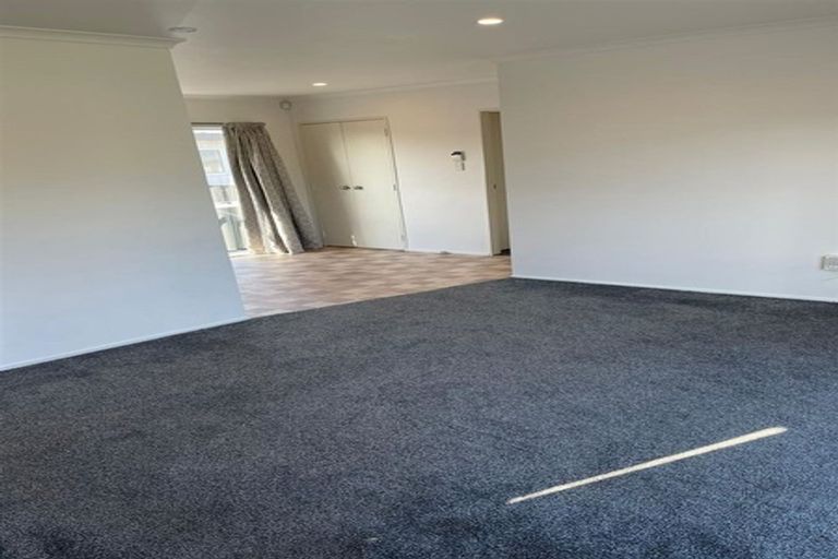 Photo of property in 2/43 Solveig Place, Randwick Park, Auckland, 2105