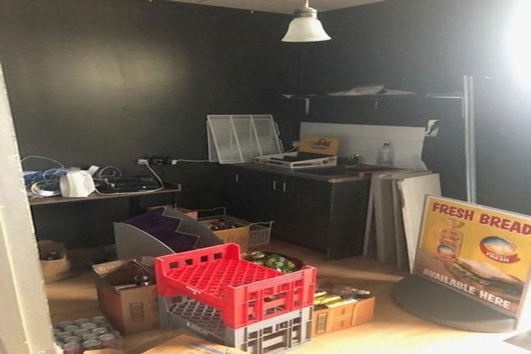 Photo of property in 4/80 Gunner Drive, Te Atatu Peninsula, Auckland, 0610