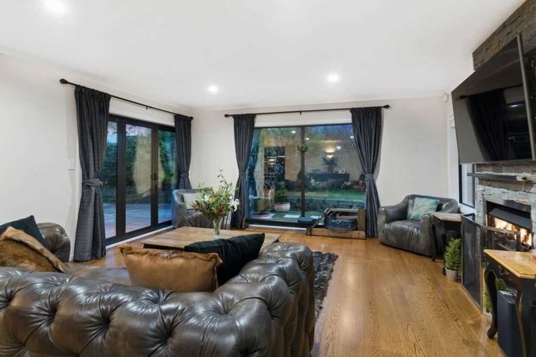 Photo of property in 1 Hugh Drive, Pinehill, Auckland, 0632