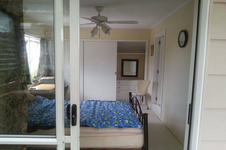 Photo of property in 11 Cobblestone Lane, Hillcrest, Auckland, 0627