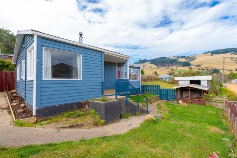 Photo of property in 7 Dickson Street, Macandrew Bay, Dunedin, 9014