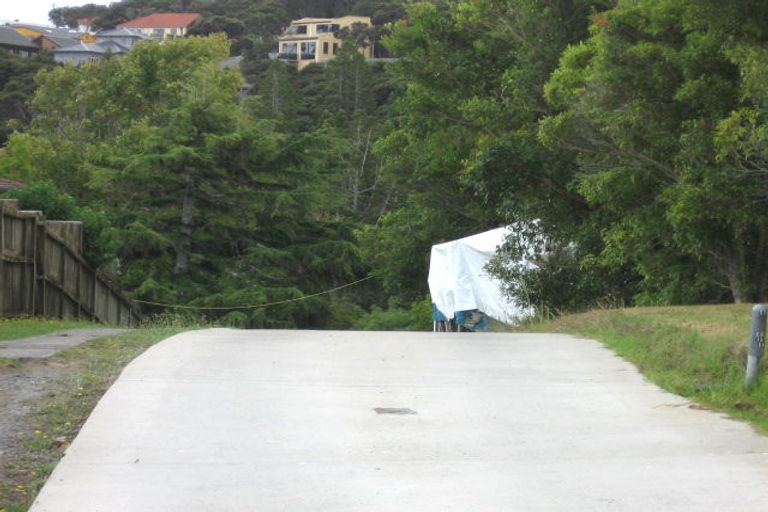 Photo of property in 77 Island Bay Road, Beach Haven, Auckland, 0626