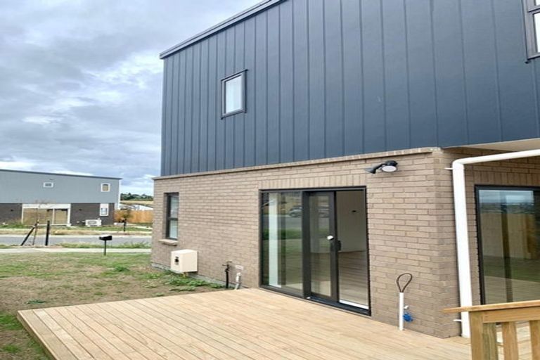 Photo of property in 1a Putiputi Way, Papakura, 2110