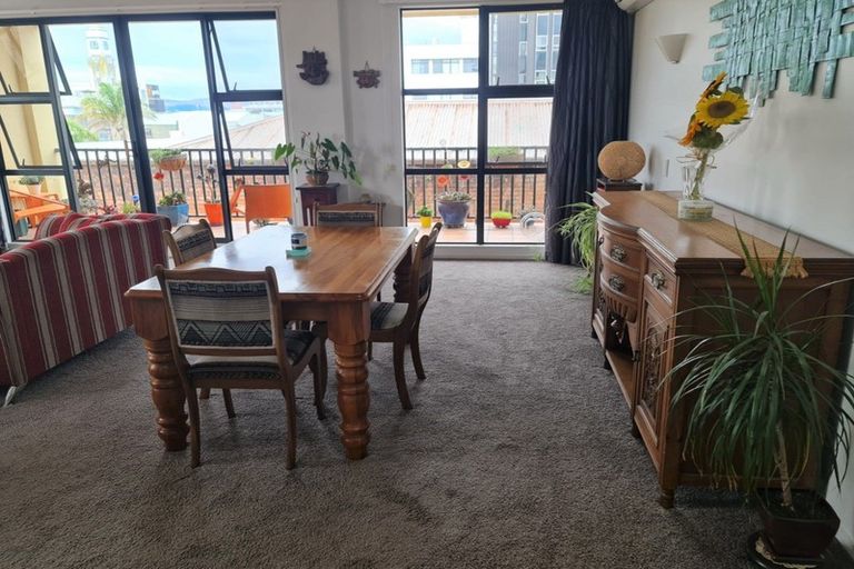 Photo of property in Maddison Apartments, 2/6e Queen Street, Palmerston North, 4410