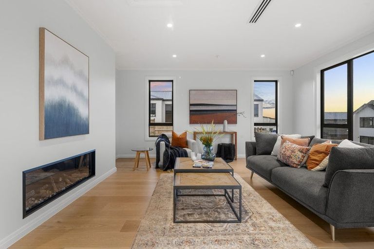 Photo of property in 12 Makumaku Place, Long Bay, Auckland, 0630