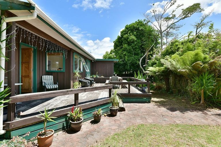 Photo of property in 119 Awaroa Road, Helensville, 0800