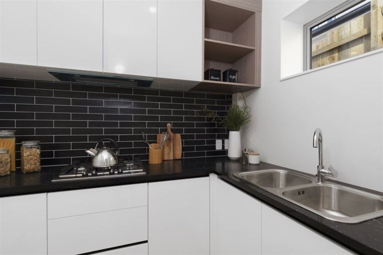 Photo of property in 5 Korari Way, Unsworth Heights, Auckland, 0632