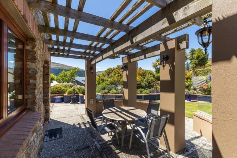 Photo of property in 1 Garland Terrace, Kelvin Heights, Queenstown, 9300
