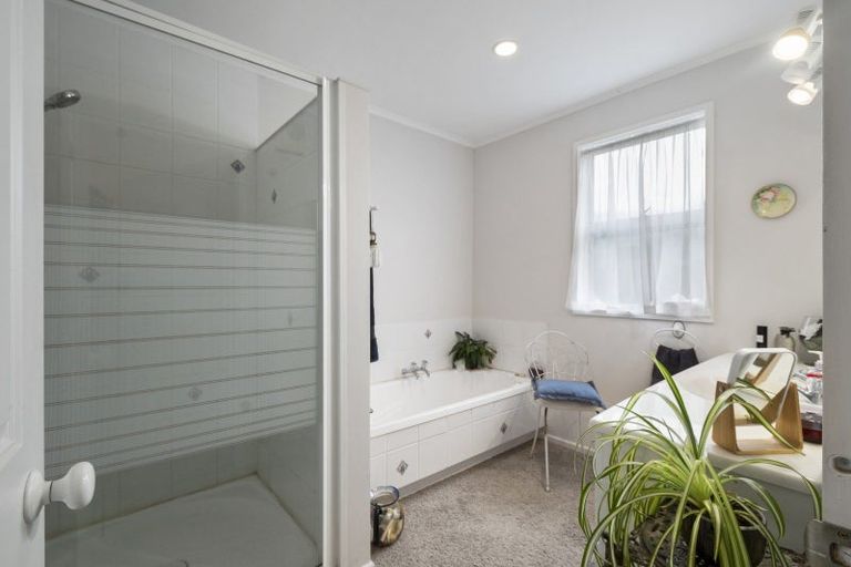 Photo of property in 1960 Parewanui Road, Parewanui, Bulls, 4894