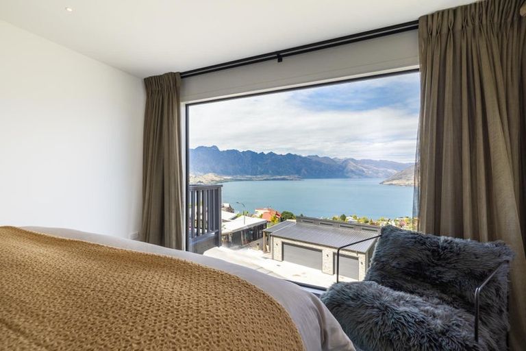 Photo of property in 13 Caples Place, Fernhill, Queenstown, 9300