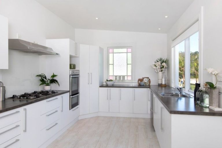 Photo of property in 34 Sentinel Road, Herne Bay, Auckland, 1011