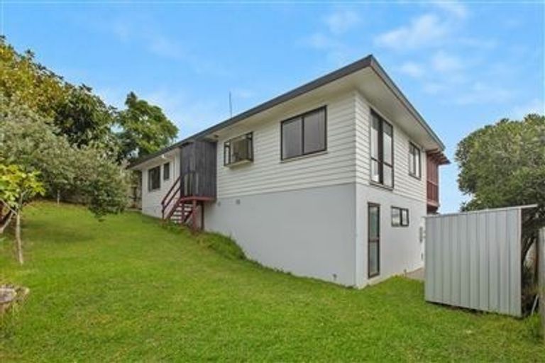 Photo of property in 1/48 Barbados Drive, Unsworth Heights, Auckland, 0632