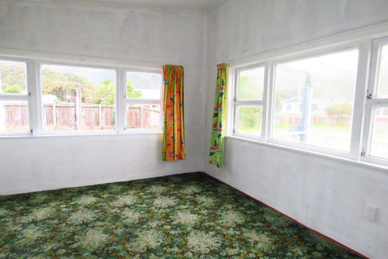 Photo of property in 17 Ives Street, Hector, 7822