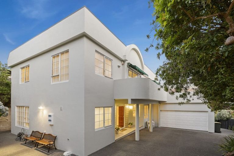 Photo of property in 8 Calman Place, Chatswood, Auckland, 0626