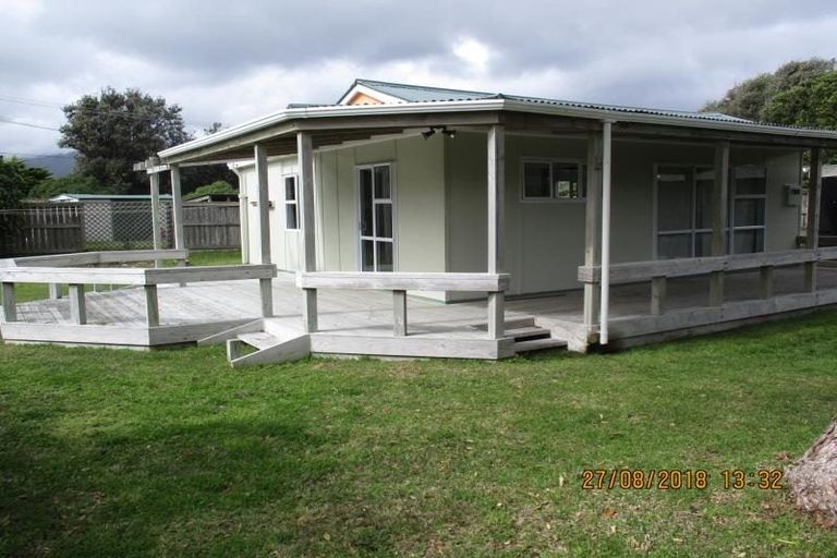 Photo of property in 25 Heperi Street, Waikanae Beach, Waikanae, 5036