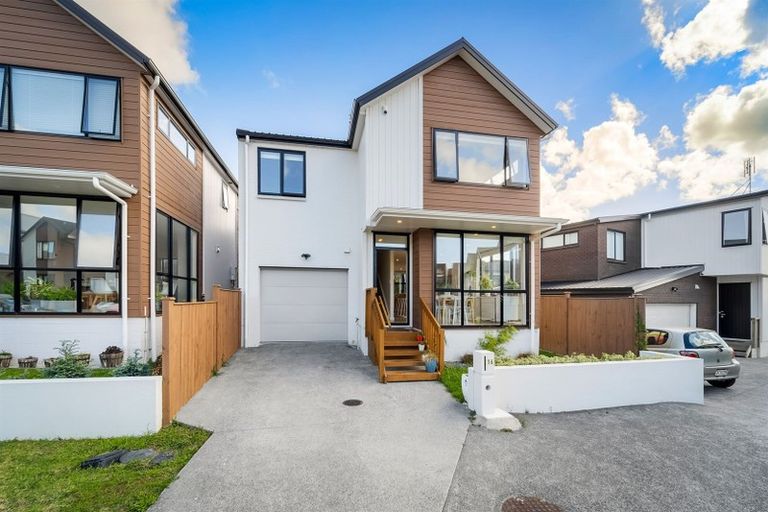 Photo of property in 16 Seafarer Crescent, Stanmore Bay, Whangaparaoa, 0932