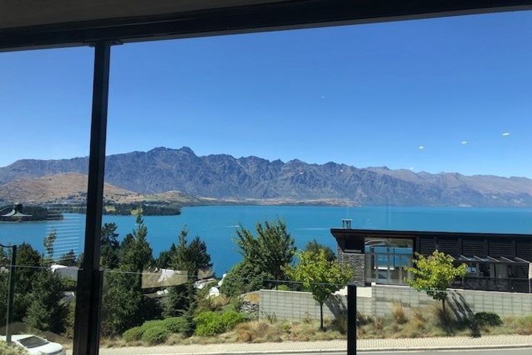 Photo of property in 12 Aspen Grove, Fernhill, Queenstown, 9300