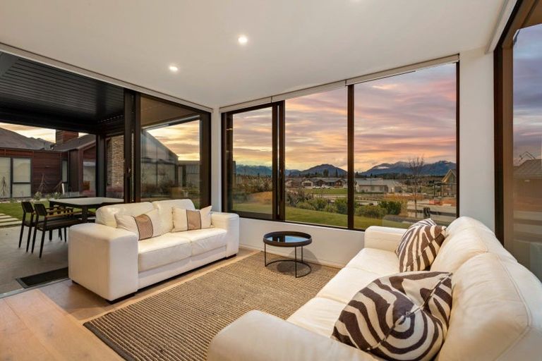 Photo of property in 2 Mccaw Mews, Wanaka, 9305