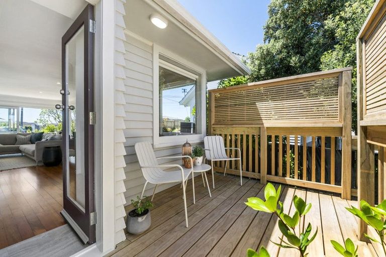Photo of property in 1/33 Exmouth Road, Northcote, Auckland, 0627