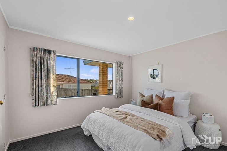 Photo of property in 1b Picasso Drive, West Harbour, Auckland, 0618