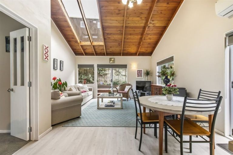 Photo of property in 2/52 Fowler Street, Northcote, Auckland, 0627