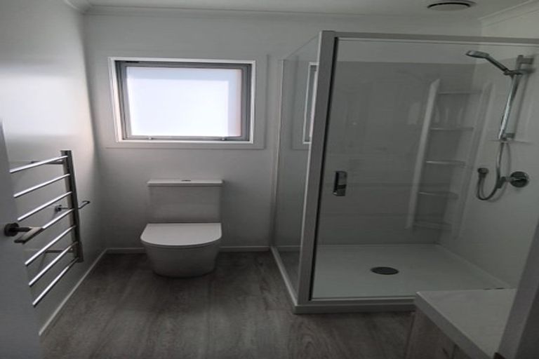 Photo of property in 10 Freyberg Crescent, Waikanae Beach, Waikanae, 5036