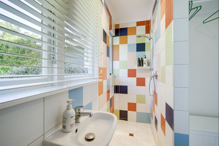 Photo of property in 16 Tauroa Road, Havelock North, 4130