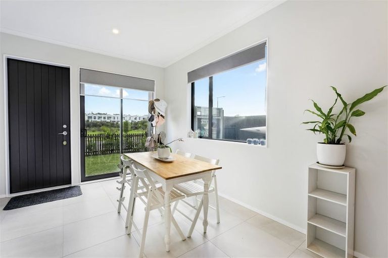 Photo of property in 31 Koura Drive, Red Beach, 0932