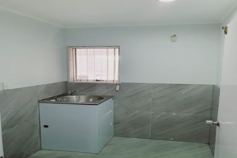 Photo of property in 2 Bill Phillip Place, Clendon Park, Auckland, 2103