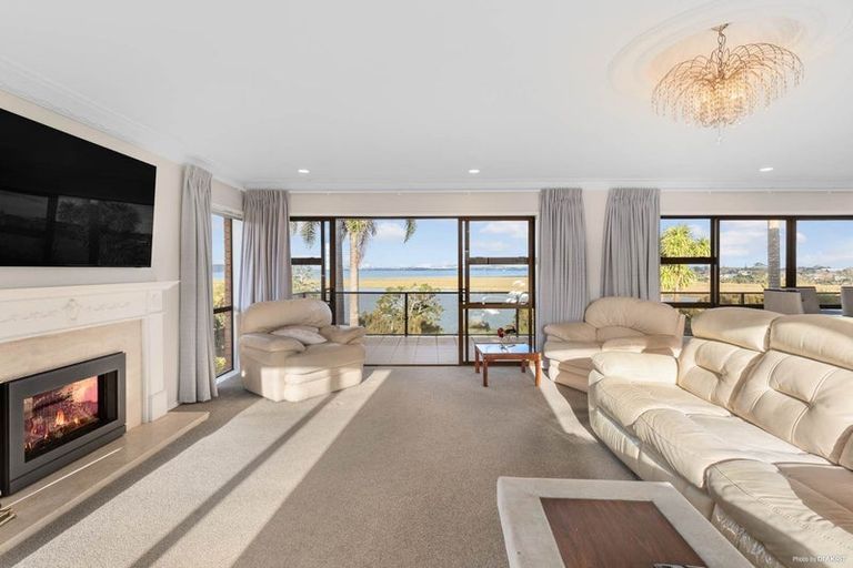 Photo of property in 51 Renoir Street, West Harbour, Auckland, 0618